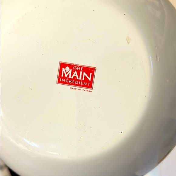 Strawberries Serving Bowl by The Main Vintage Enamel Large Bowl EUVC Strawberry - Picture 2 of 8